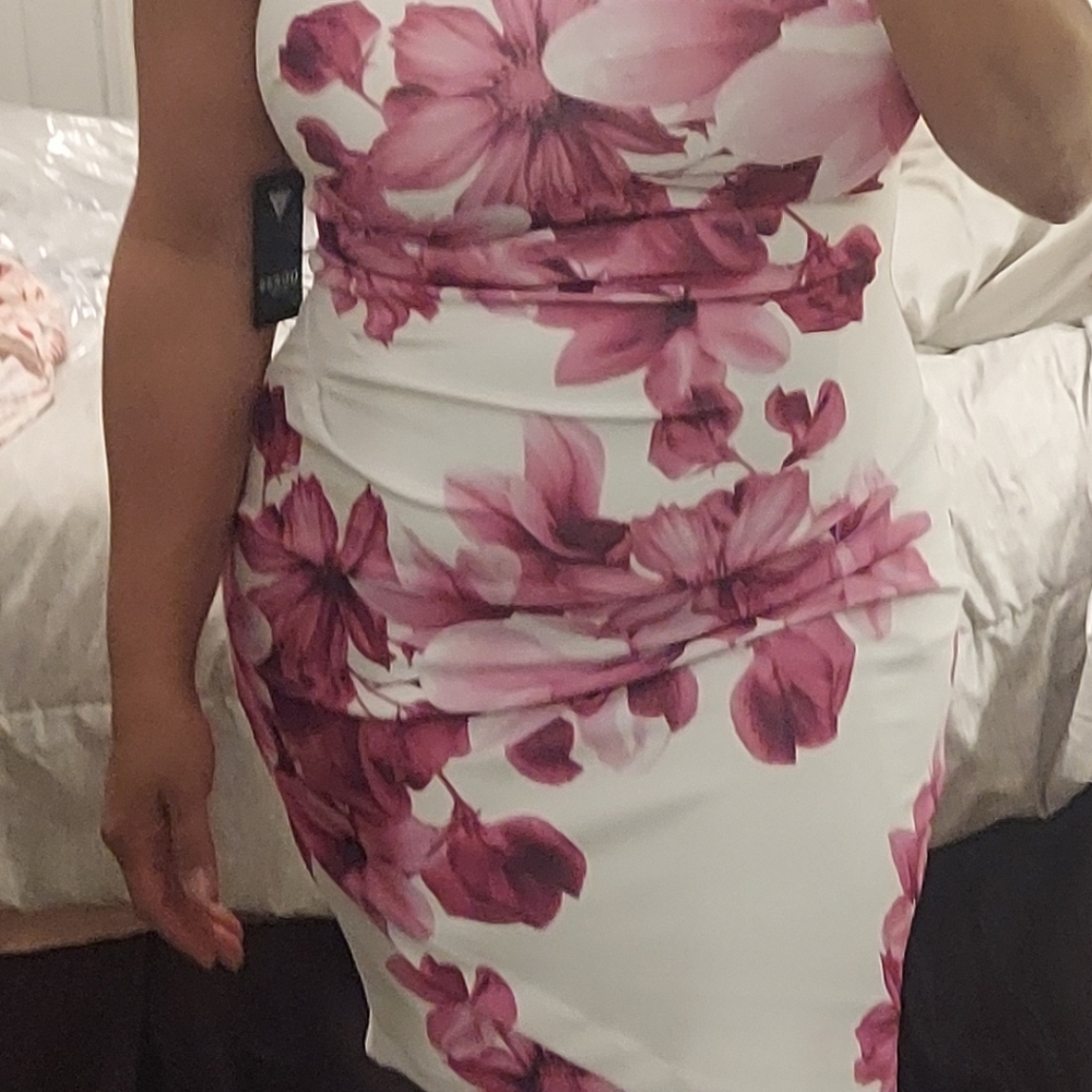 Guess keyhole cutout tulip hem dress